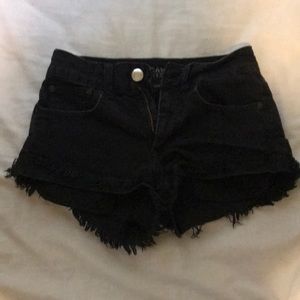 black frayed denim shorts